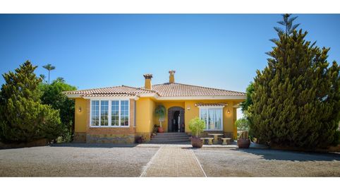 CHALET CON PISCINA Y PARCELA EN VERA