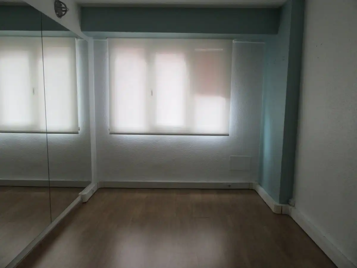 Schlafzimmer von Büro zur Miete in Basauri  mit Terrasse und Möbliert