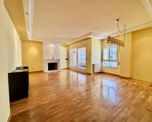 Living room of Flat to rent in Girona Capital  with Air Conditioner, Heating and Parquet flooring