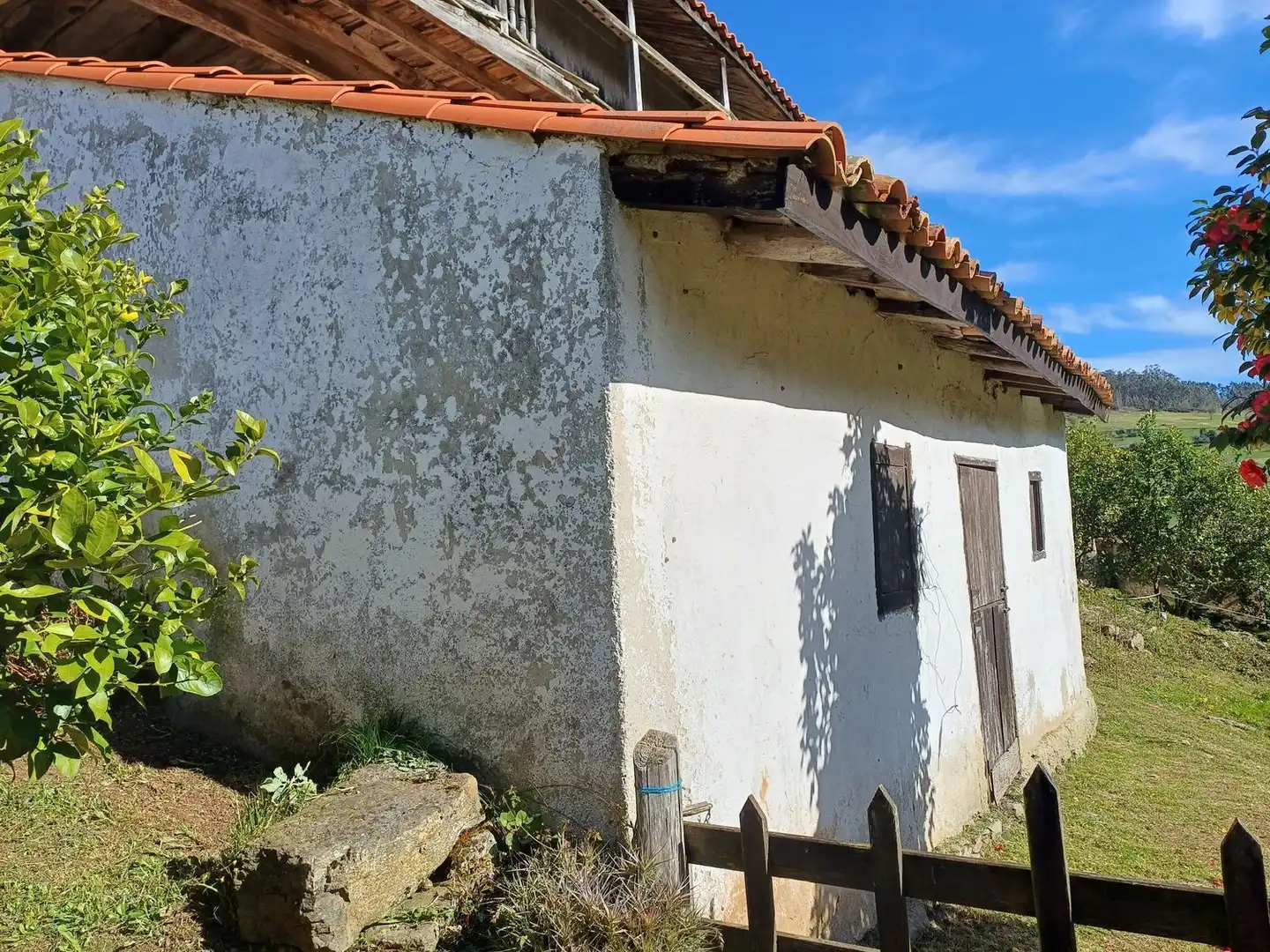 Vista exterior de Casa o xalet en venda en Illas amb Terrassa, Traster i Piscina