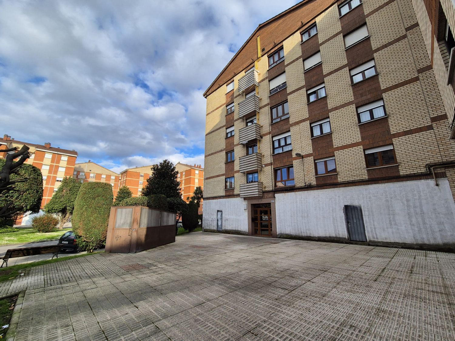 Exterior view of Premises for sale in Oviedo 