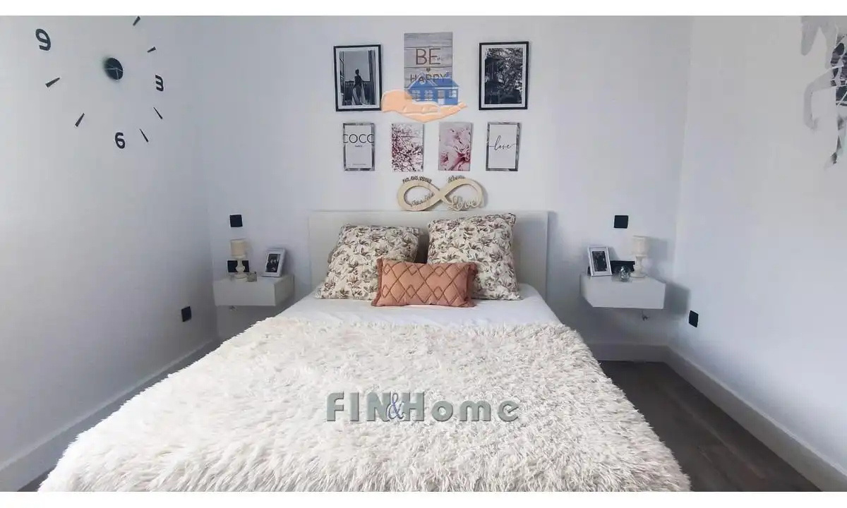 Bedroom of Flat for sale in Sevilla  with Air Conditioner, Heating and Furnished