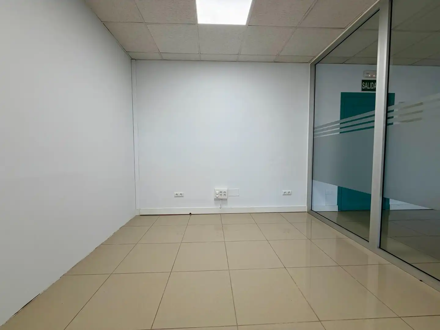 Oficina de alquiler en Igollo