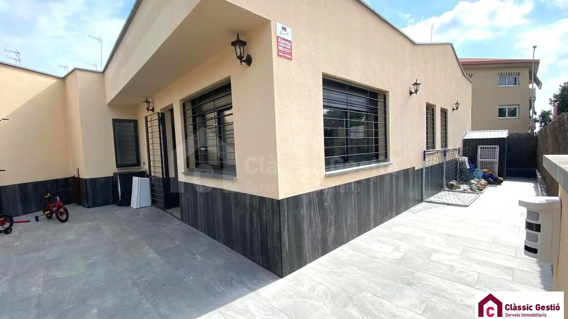 Exterior view of Houses for sale in Terrassa  with Air Conditioner, Heating and Terrace