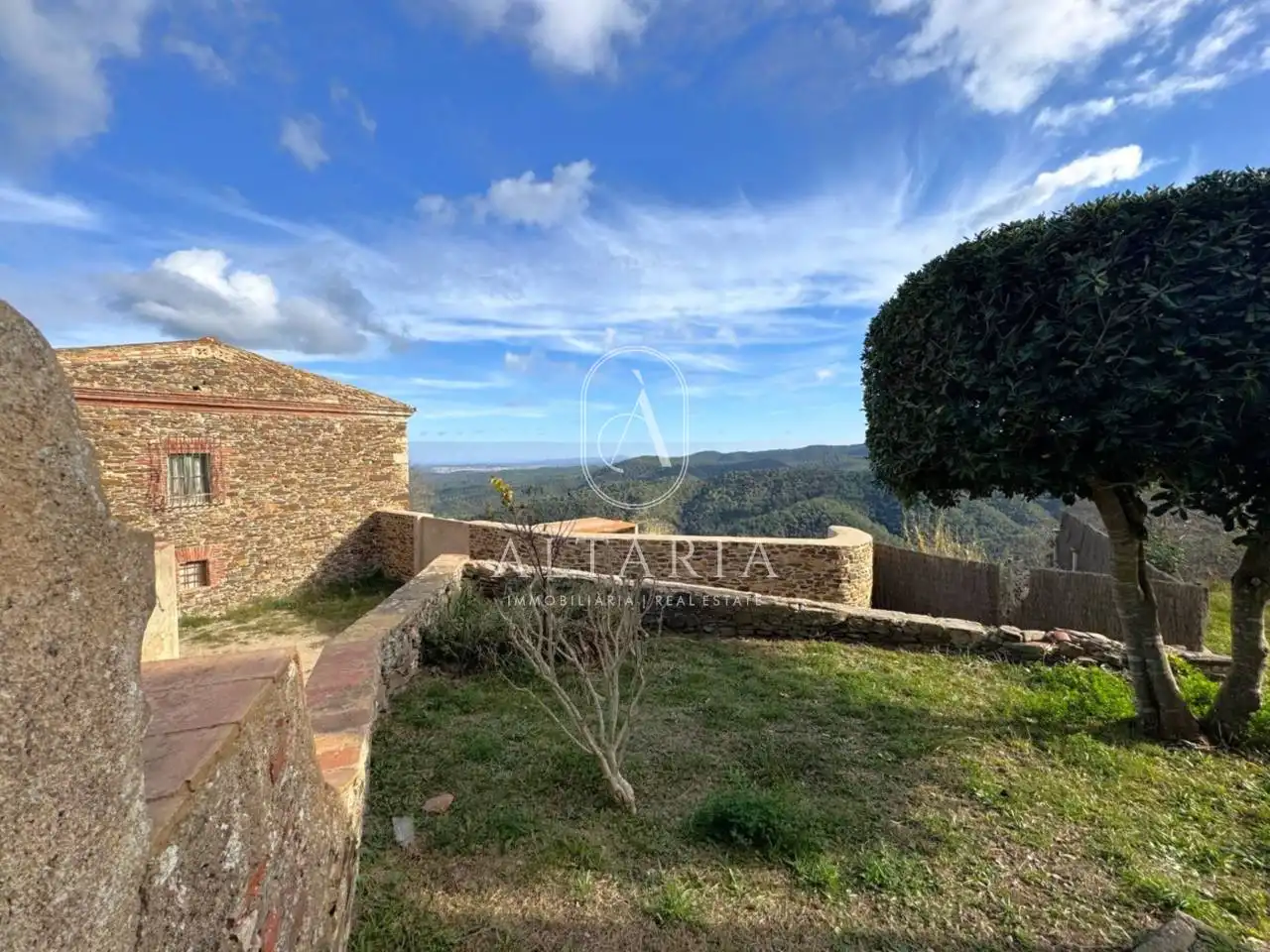 Vista exterior de Finca rústica en venda en Llagostera amb Jardí privat, Terrassa i Piscina