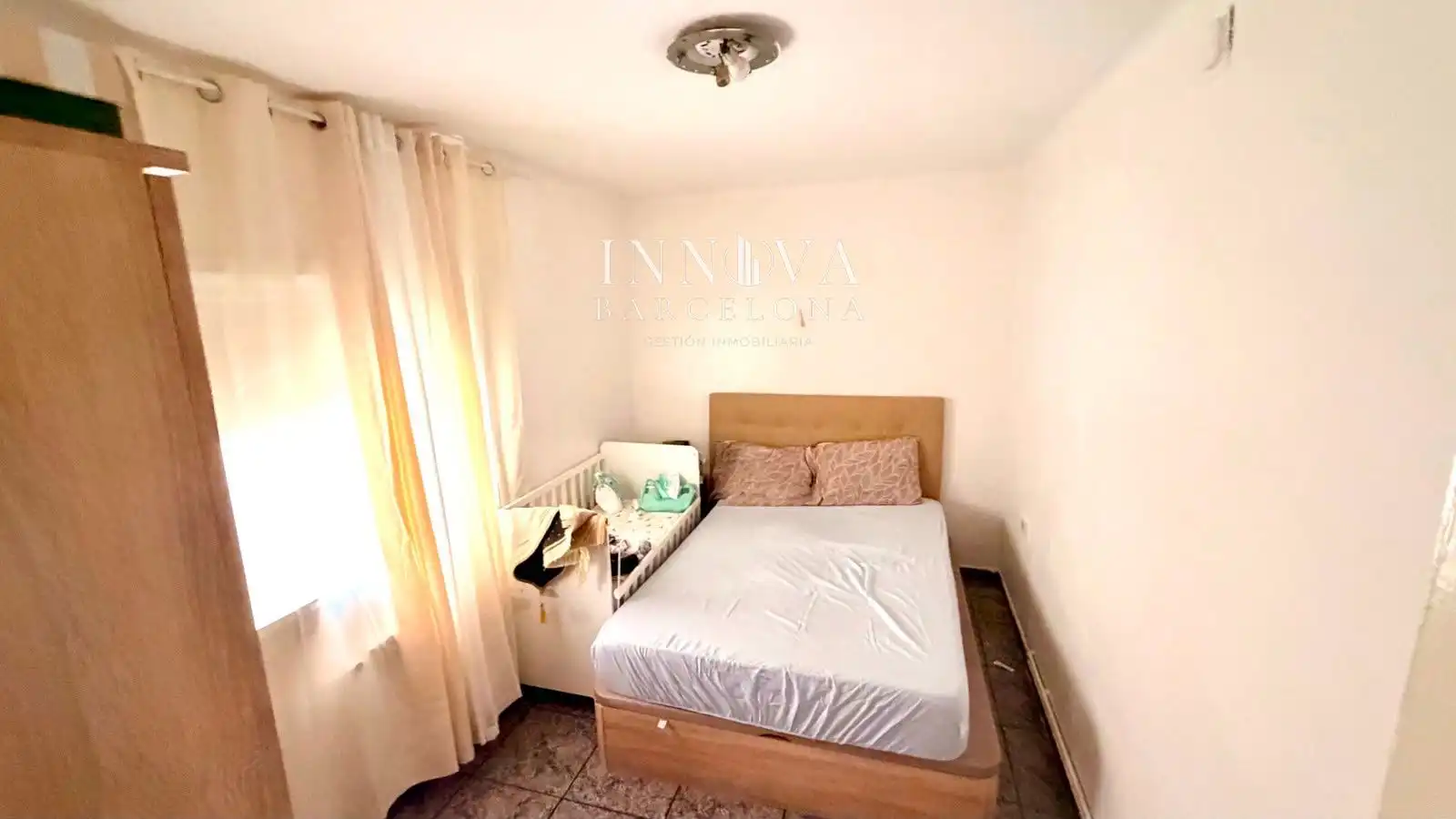 Bedroom of Flat for sale in Sabadell