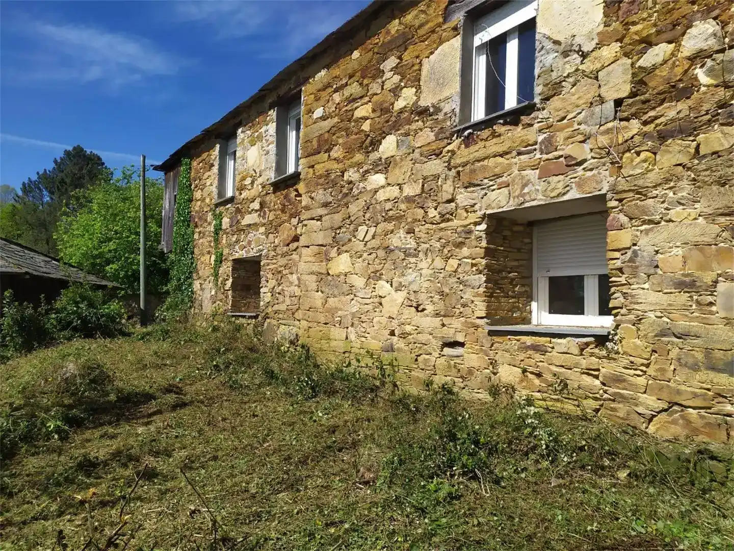 Vista exterior de Finca rústica en venda en Becerreá amb Balcó