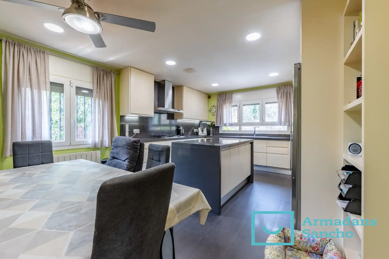Cocina de Casa o chalet en venta en Cabrera de Mar con Calefacción, Jardín privado y Terraza
