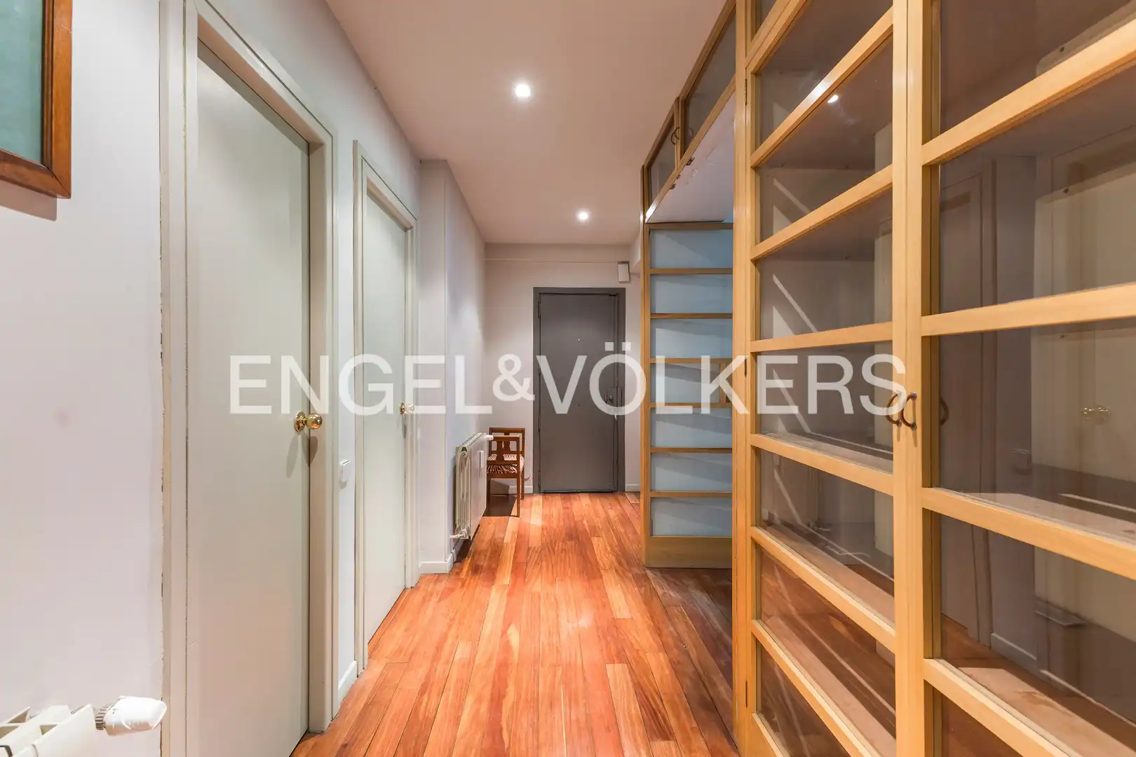Flat for sale in Madrid  with Heating, Private garden and Parquet flooring