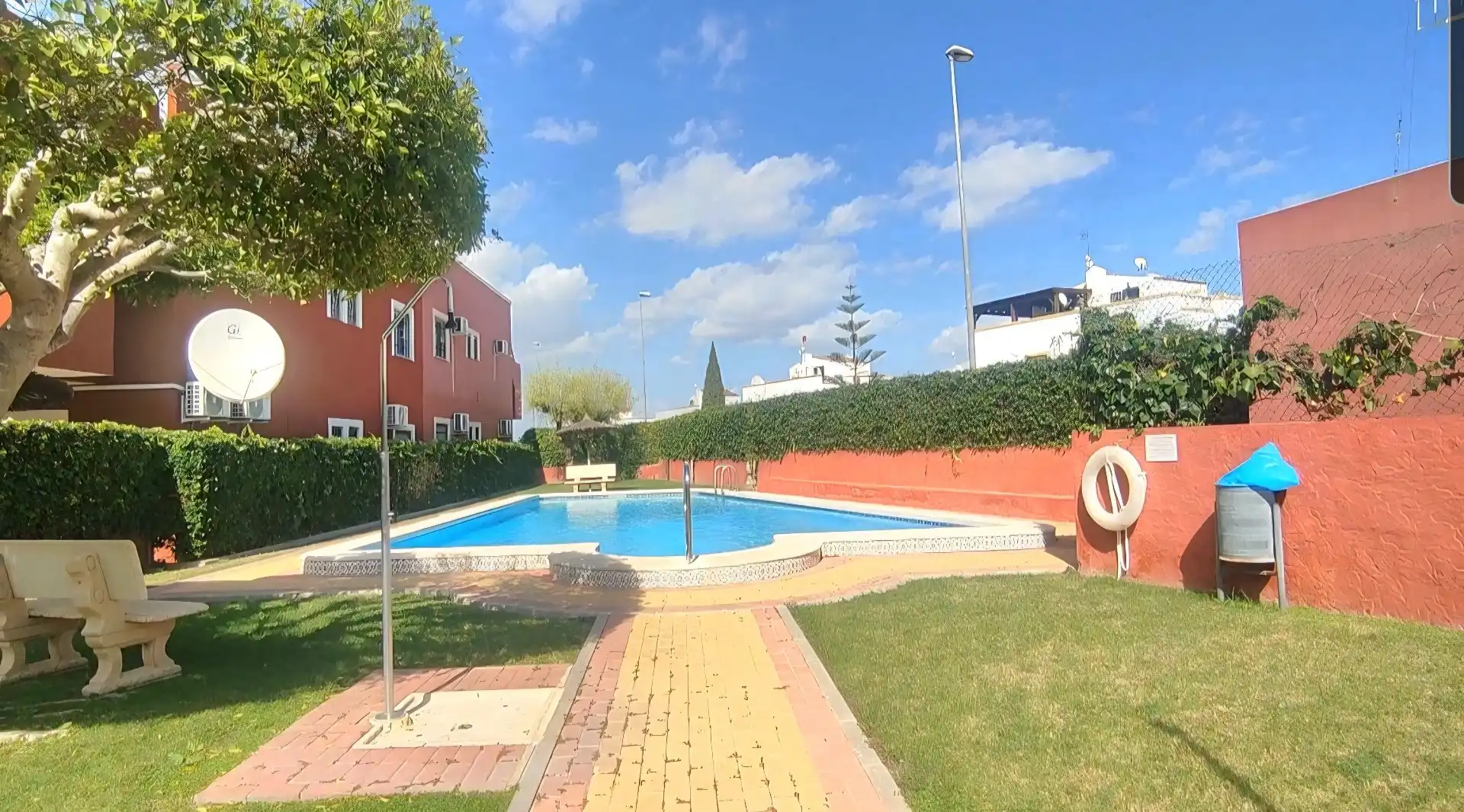 Schwimmbecken von Einfamilien-Reihenhaus zum Verkauf in Orihuela mit Klimaanlage, Terrasse und Möbliert