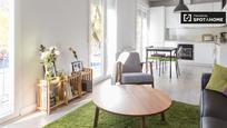 Living room of Flat to rent in  Madrid Capital  with Air Conditioner, Heating and Furnished