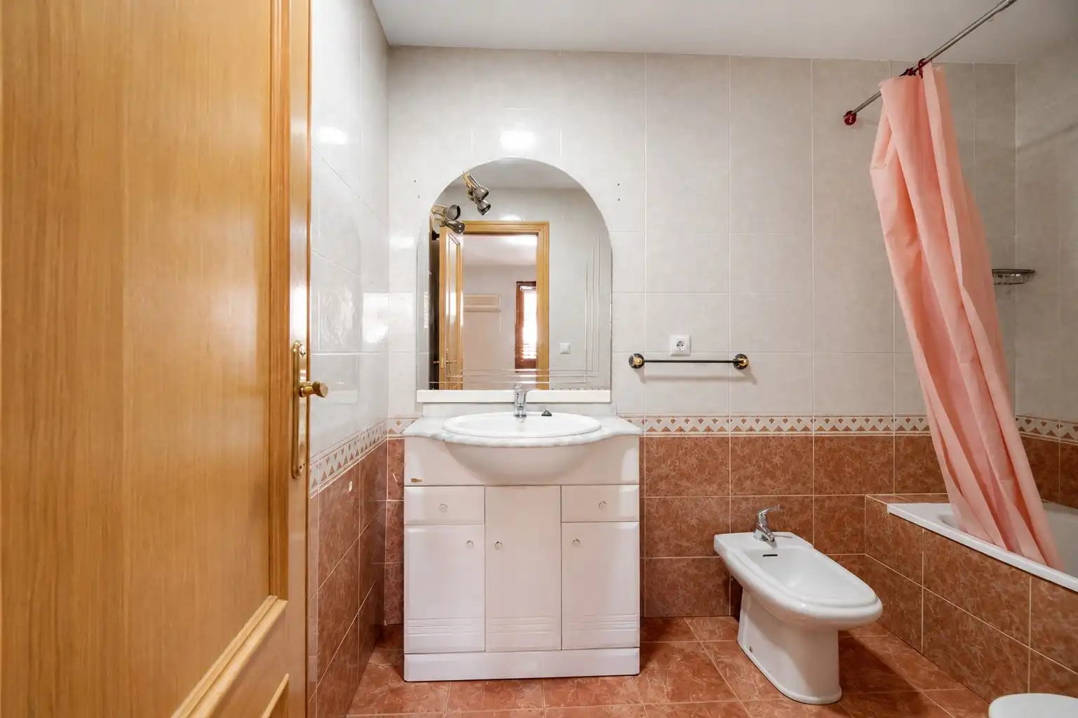 Baño de Casa o chalet en venta en Chiva con Jardín privado, Terraza y Piscina