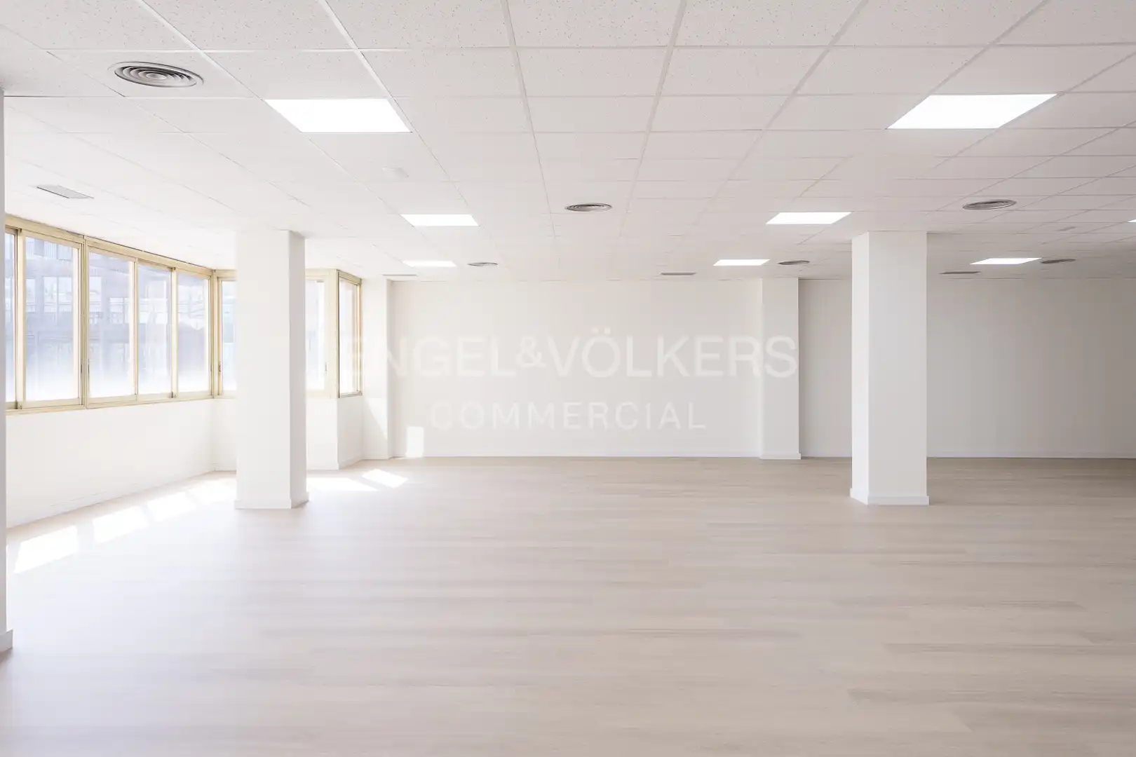 Office for rent in Barcelona  with Air Conditioner and Heating