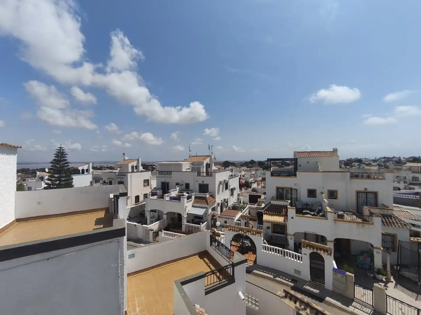 Vista exterior de Casa adosada en venta en Orihuela con Aire acondicionado, Piscina y Amueblado
