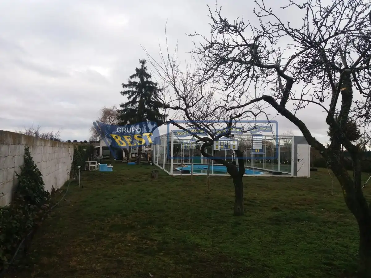 Vista exterior de Casa o chalet en venta en Chozas de Abajo con Calefacción, Jardín privado y Piscina