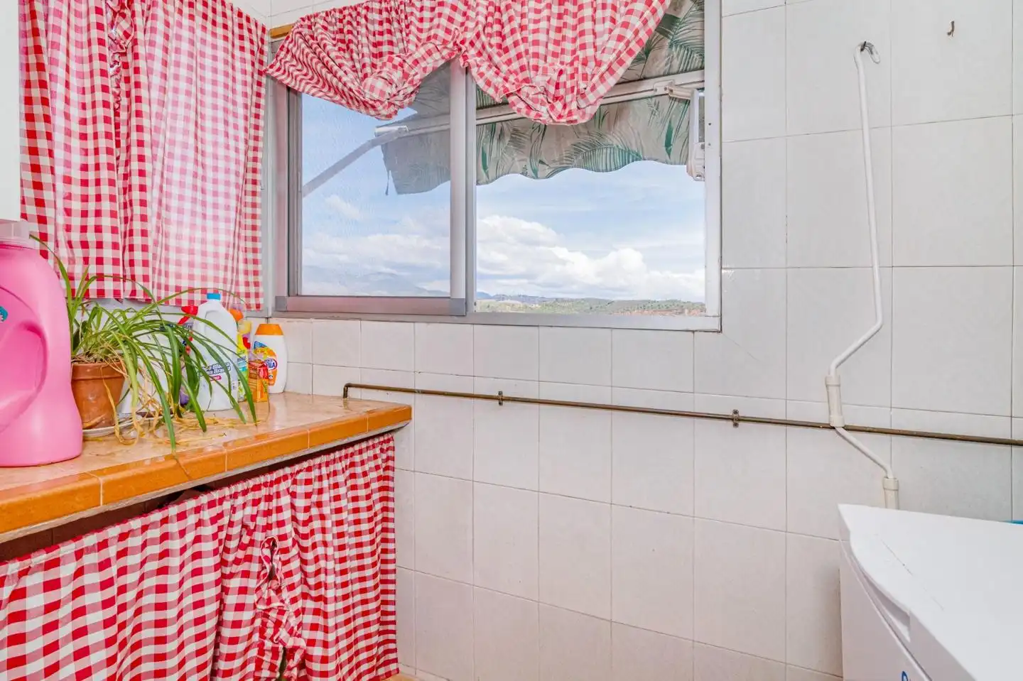 Bathroom of Flat for sale in Granada  with Air Conditioner