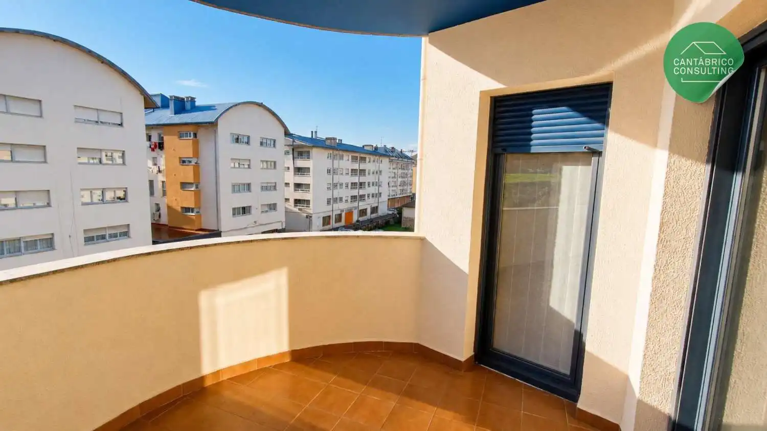 Terrassa de Pis en venda en Navia amb Calefacció, Parquet i Terrassa