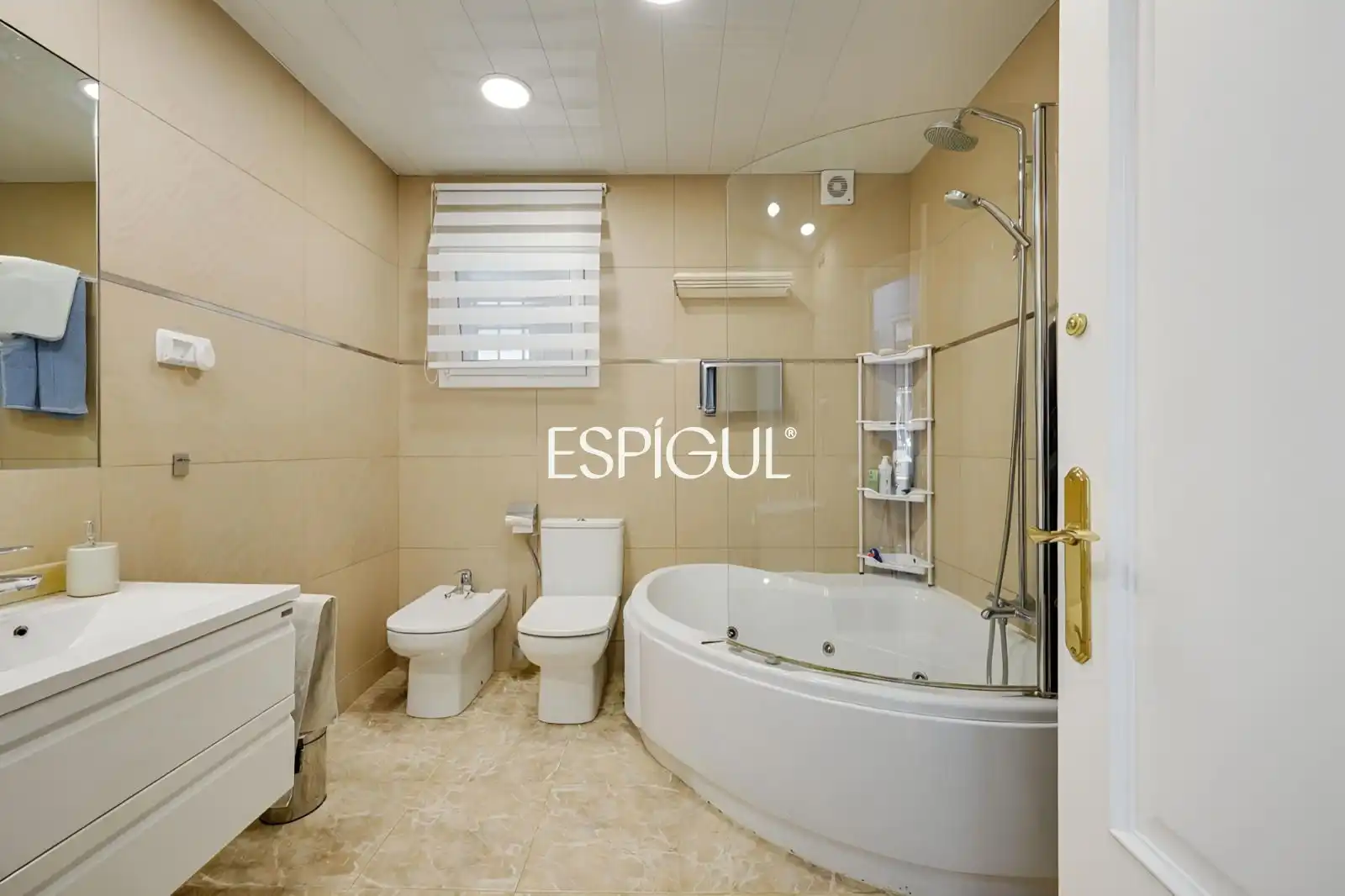 Bathroom of Houses for sale in Rubí  with Air Conditioner, Heating and Terrace