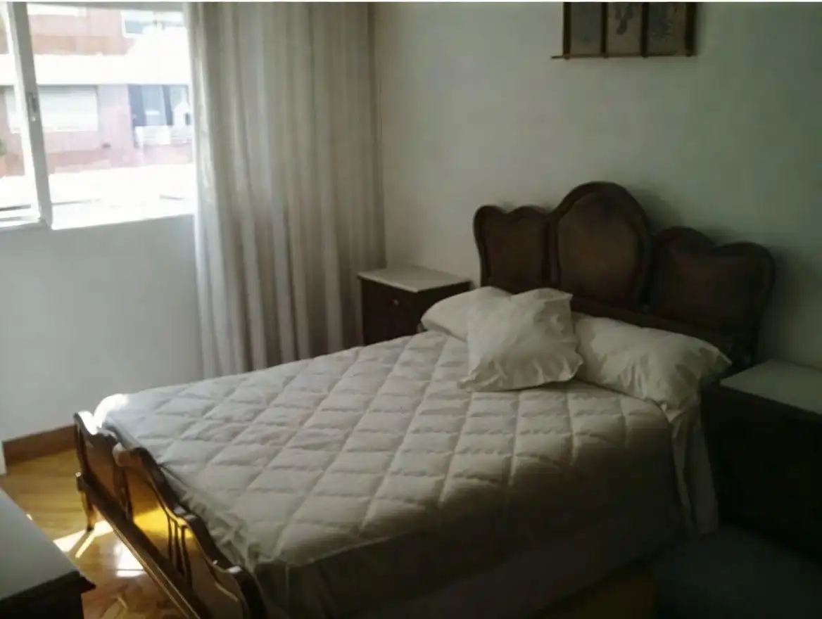 Dormitori de Pis en venda en Vigo  amb Calefacció, Terrassa i Moblat