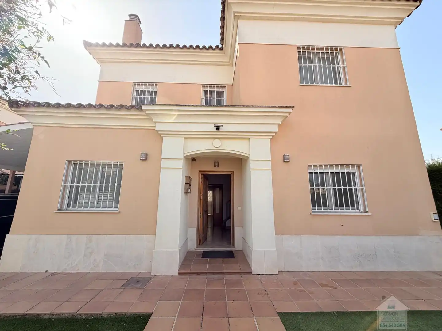 Vista exterior de Casa o chalet en venta en Montequinto con Aire acondicionado, Terraza y Trastero