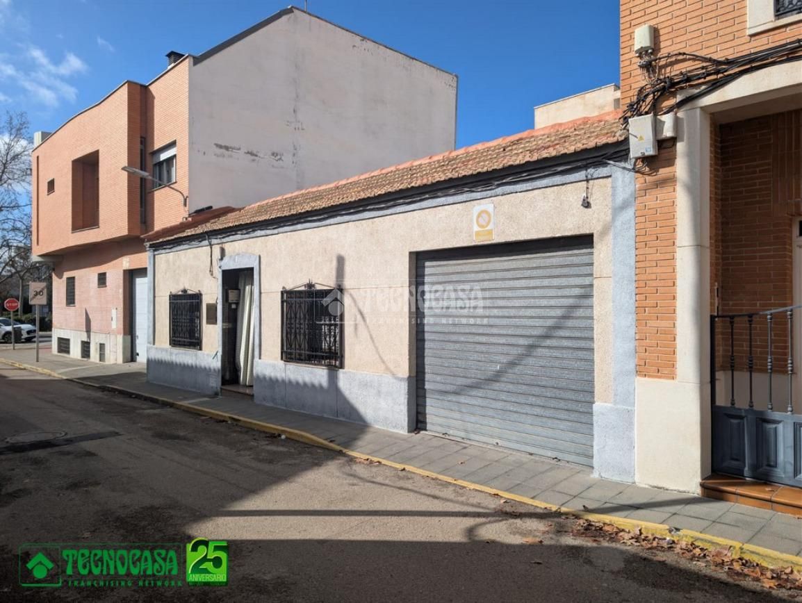Vista exterior de Casa adosada en venda en Ciudad Real Capital amb Aire condicionat, Calefacció i Moblat