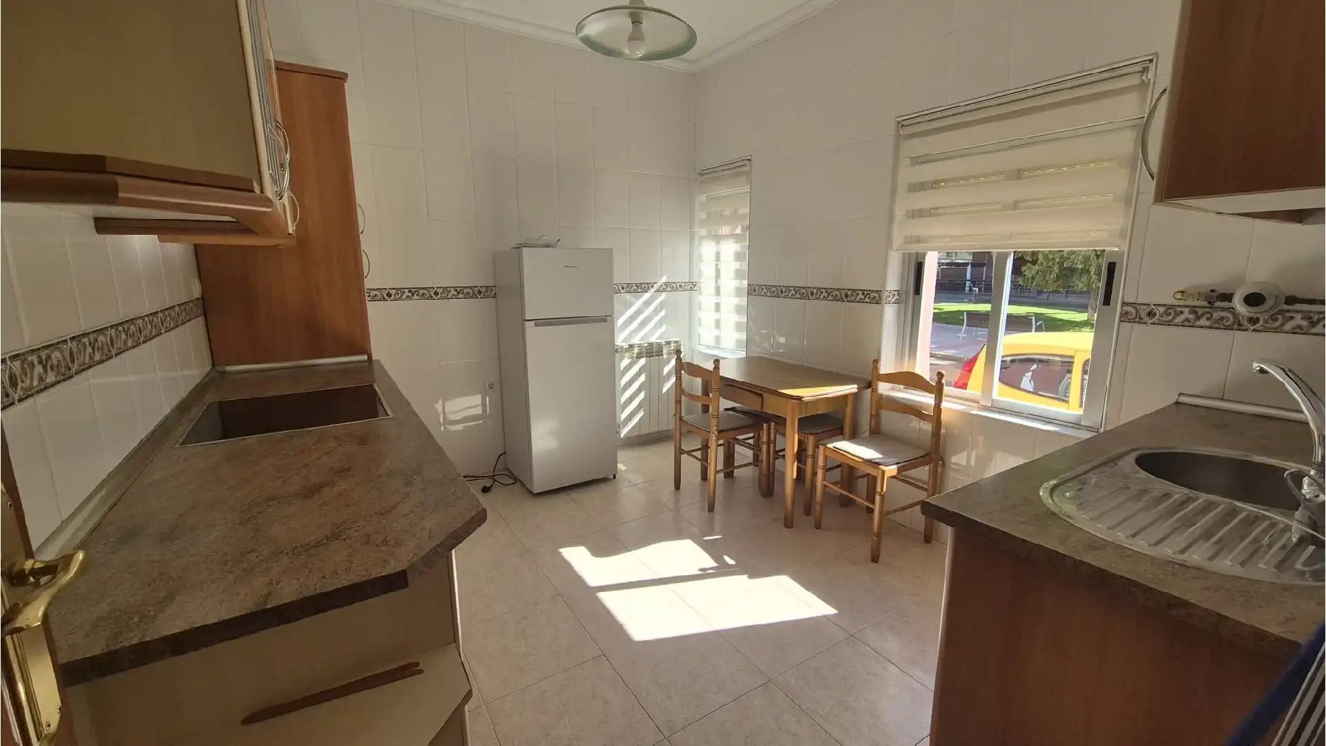 Cocina de Piso en venta en Venta de Baños con Calefacción y Amueblado