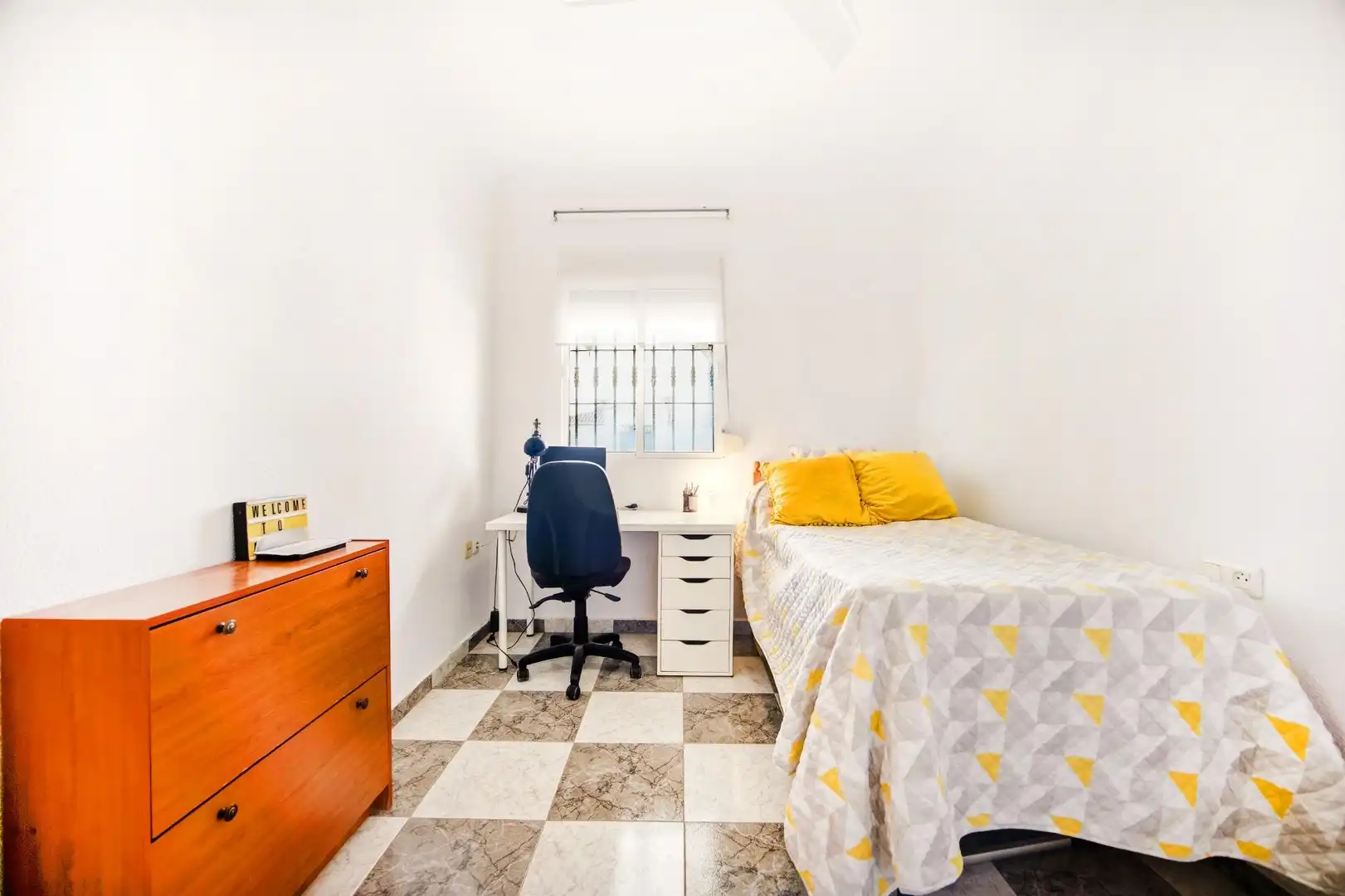Habitación de Casa o chalet en venta en Chiclana de la Frontera con Aire acondicionado, Jardín privado y Terraza