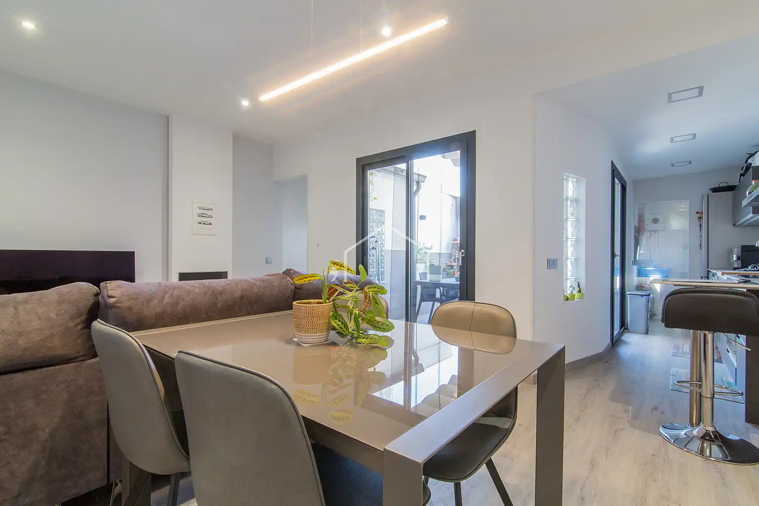 Dining room of Flat for sale in Badalona  with Heating, Parquet flooring and Furnished
