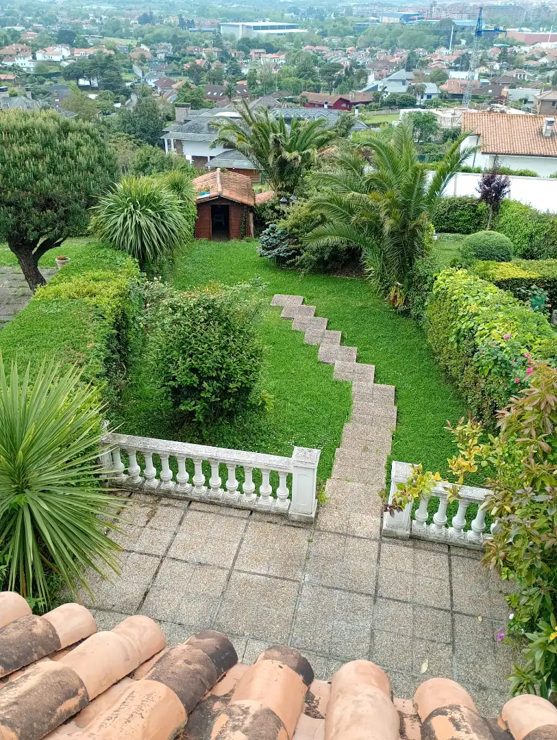 Jardí de Casa adosada en venda en Gijón  amb Calefacció, Jardí privat i Terrassa