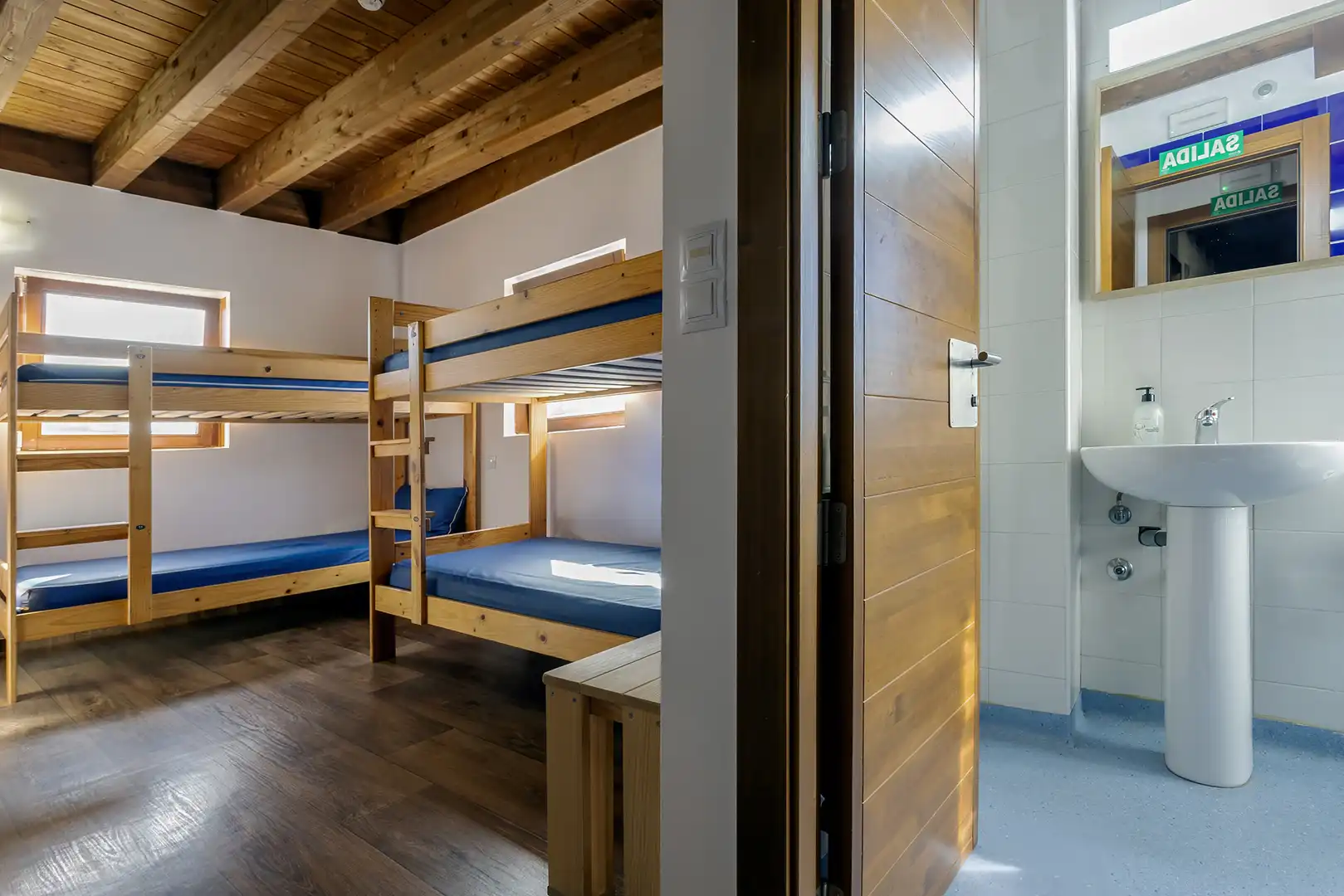 Habitación de Local en venta en Arlanzón con Amueblado