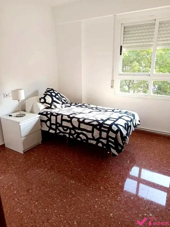 Bedroom of Flat for rent in Valencia  with Air Conditioner, Heating and Furnished