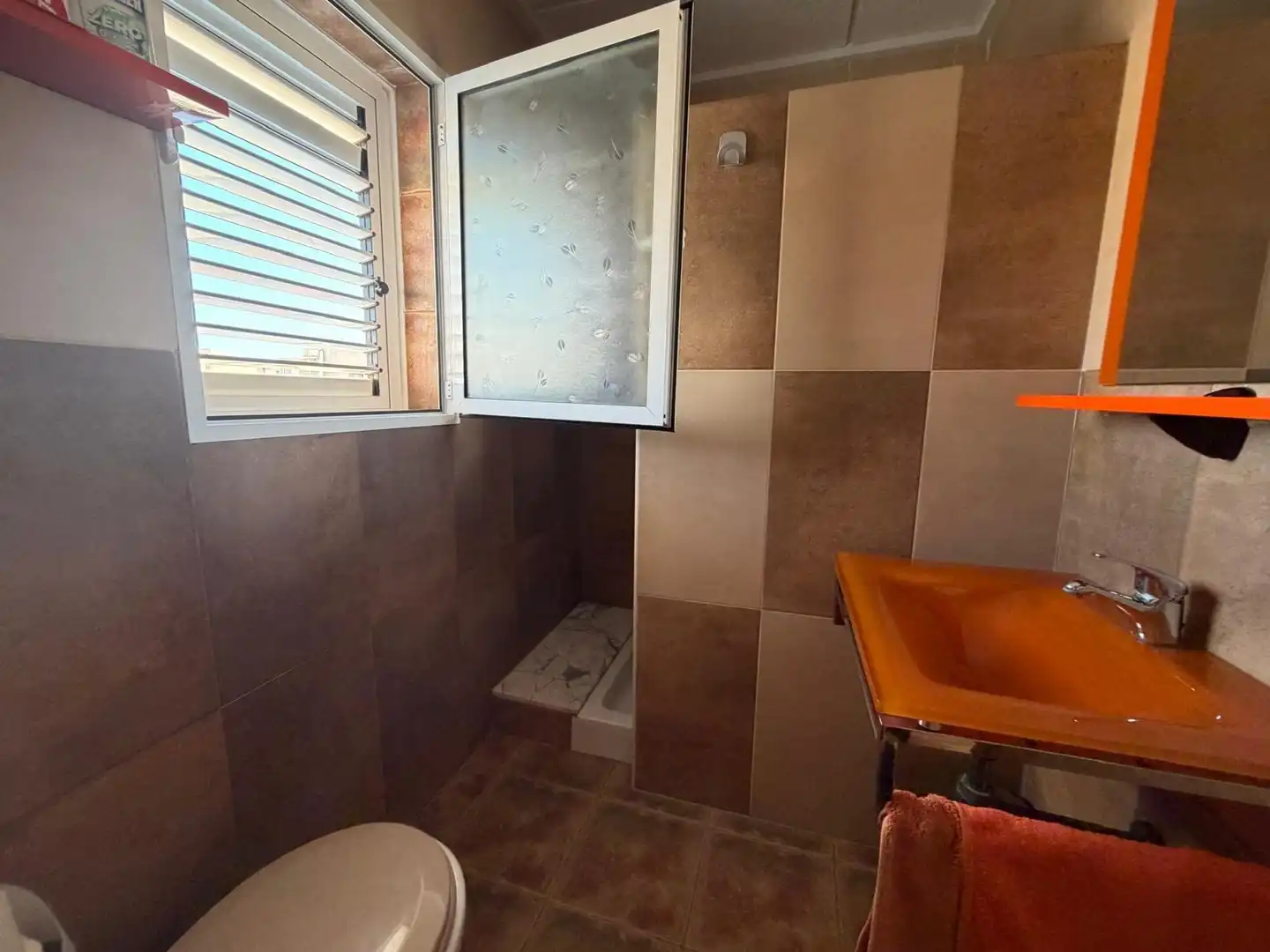 Baño de Casa adosada en venta en Torrevieja con Jardín privado, Terraza y Trastero