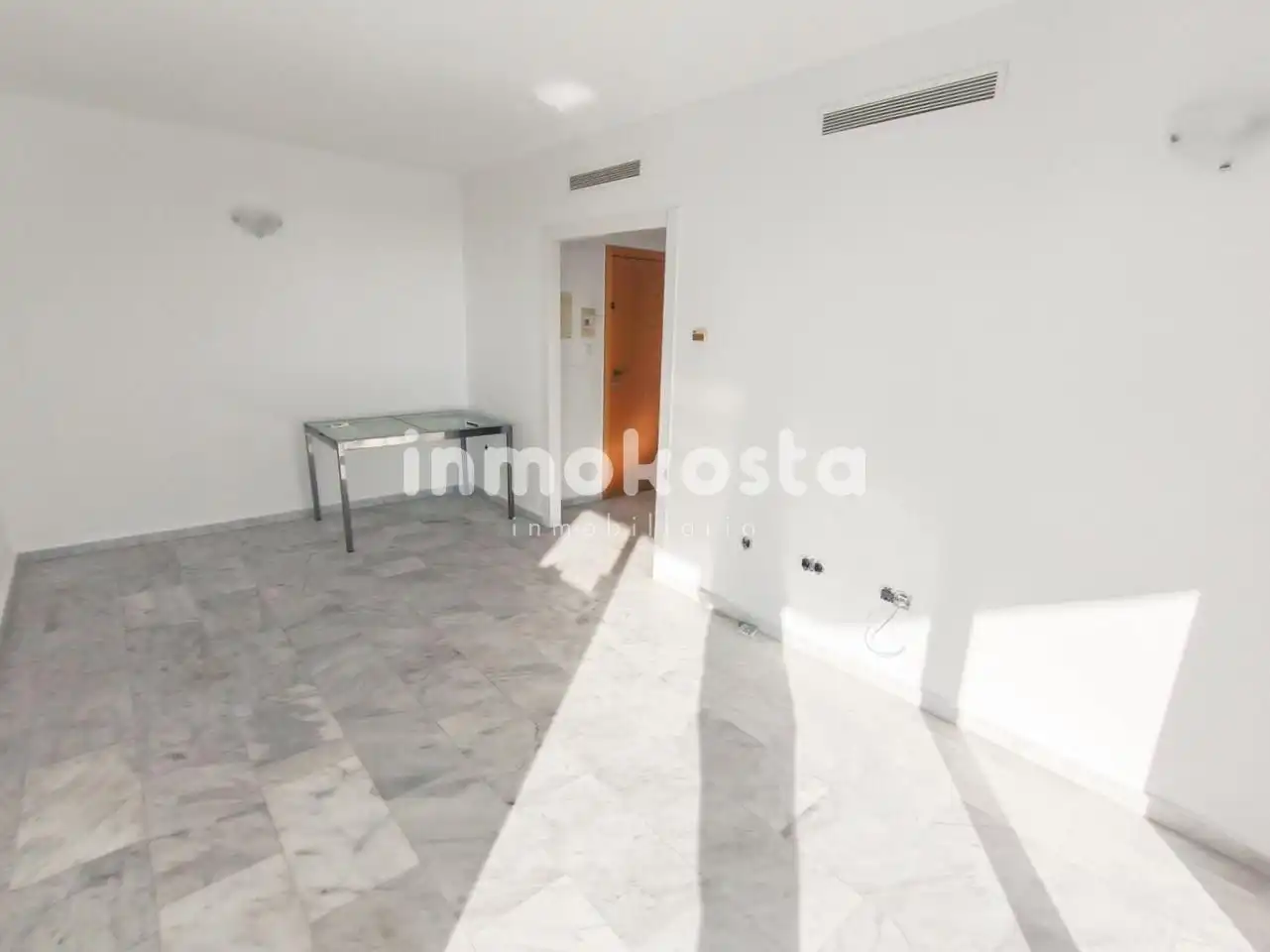 Habitación de Piso en venta en Benidorm con Aire acondicionado, Terraza y Piscina comunitaria