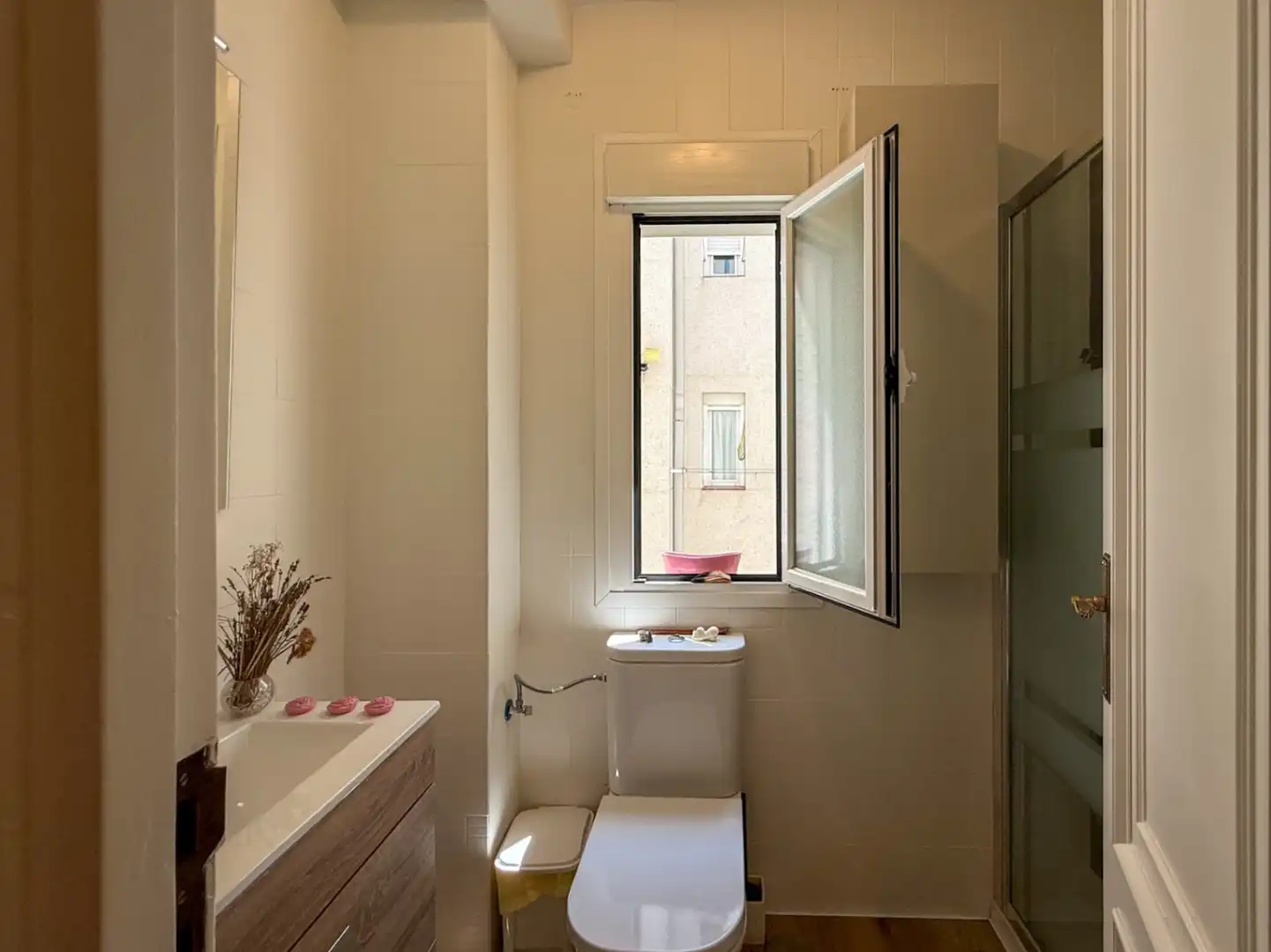 Bathroom of Flat for sale in Madrid  with Air Conditioner, Heating and Terrace