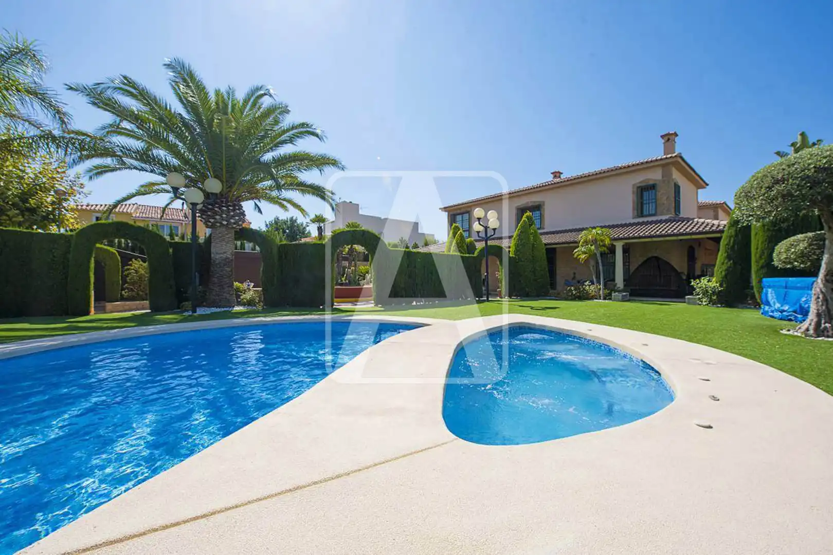 Chalet con piscina en venta en Marisol Park - Ortembach - Los Almendros, imagen 37
