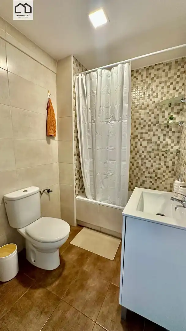 Badezimmer von Wohnung zur Miete in Santa Olalla mit Klimaanlage und Heizung