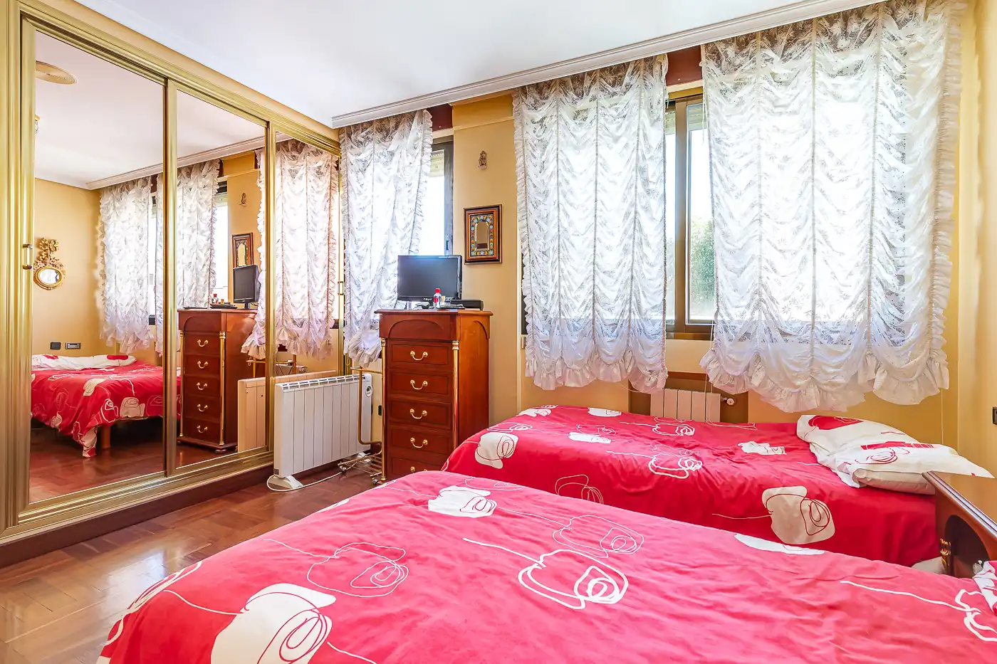 Habitación de Dúplex en venta en Madrid con Calefacción y Terraza