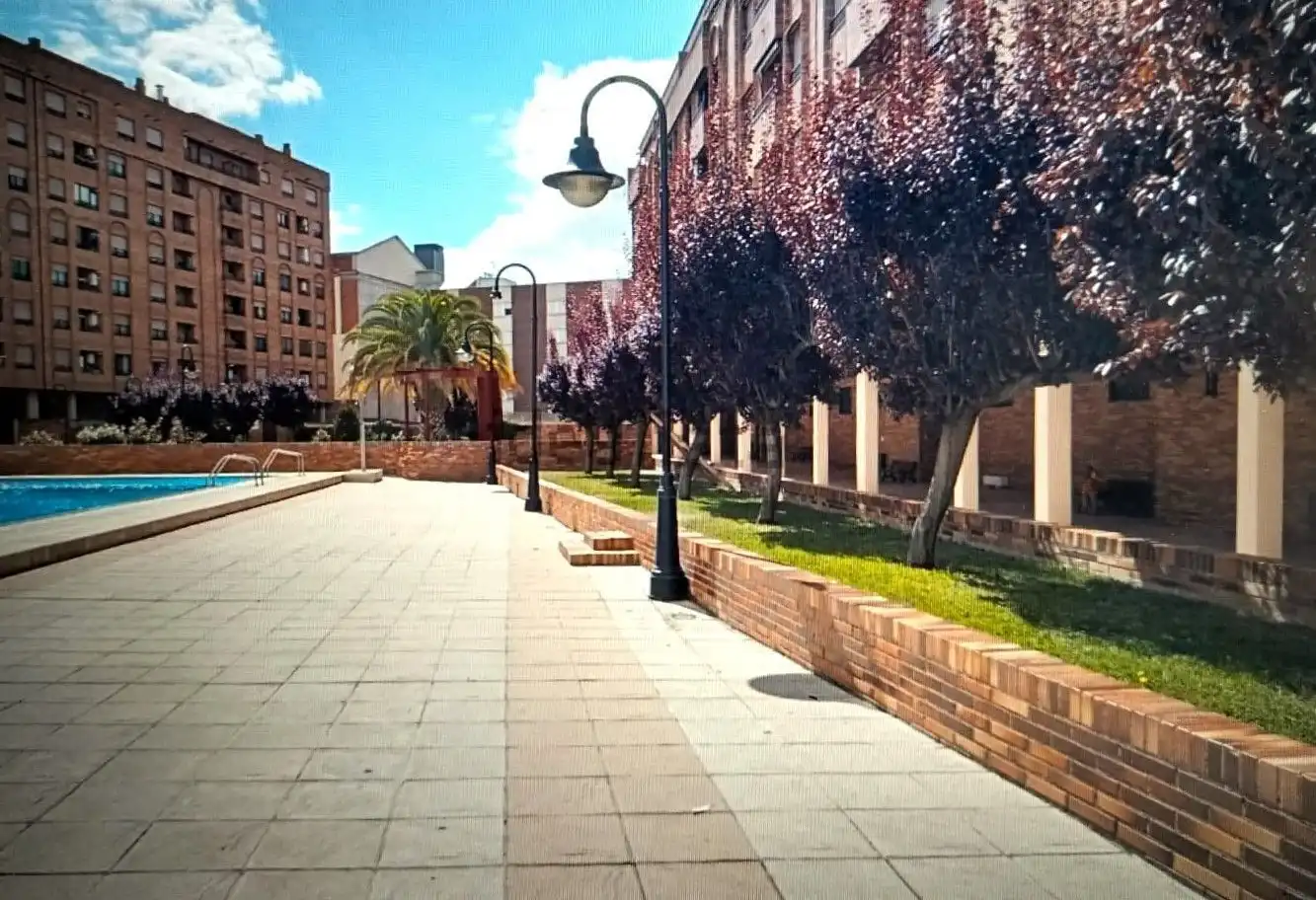 Vista exterior de Apartamento en venta en  Logroño con Trastero
