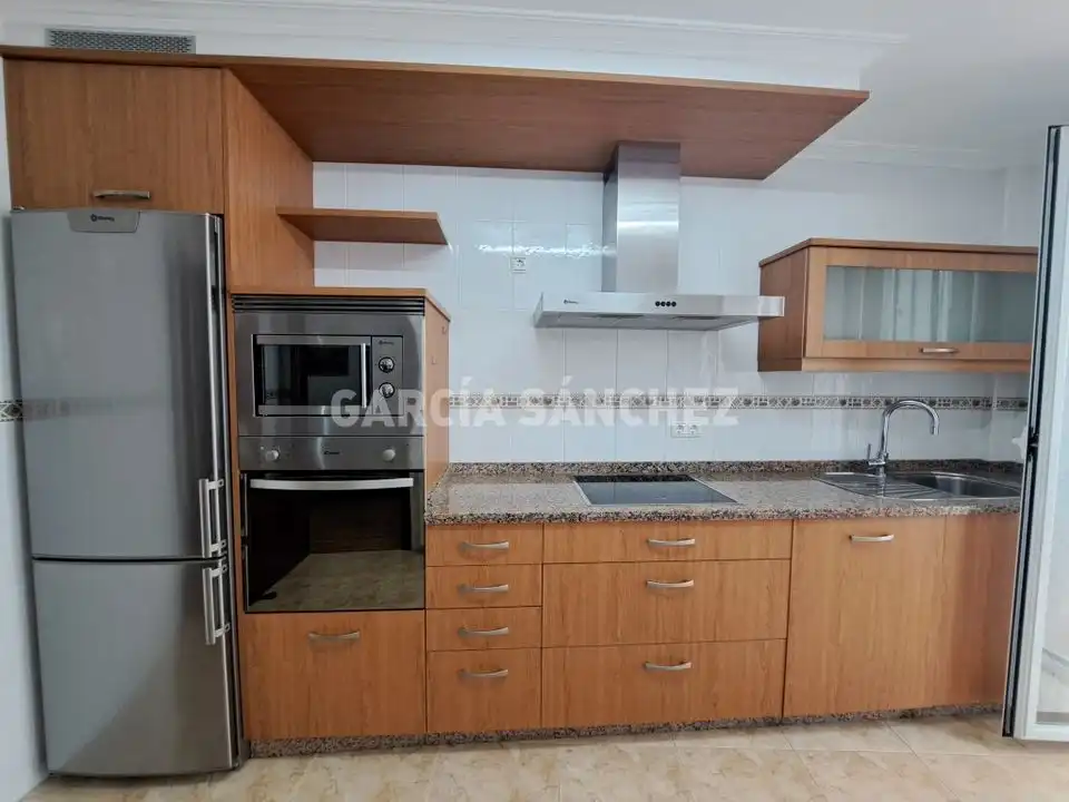 Cocina de Apartamento en venta en Boiro con Calefacción, Amueblado y Horno