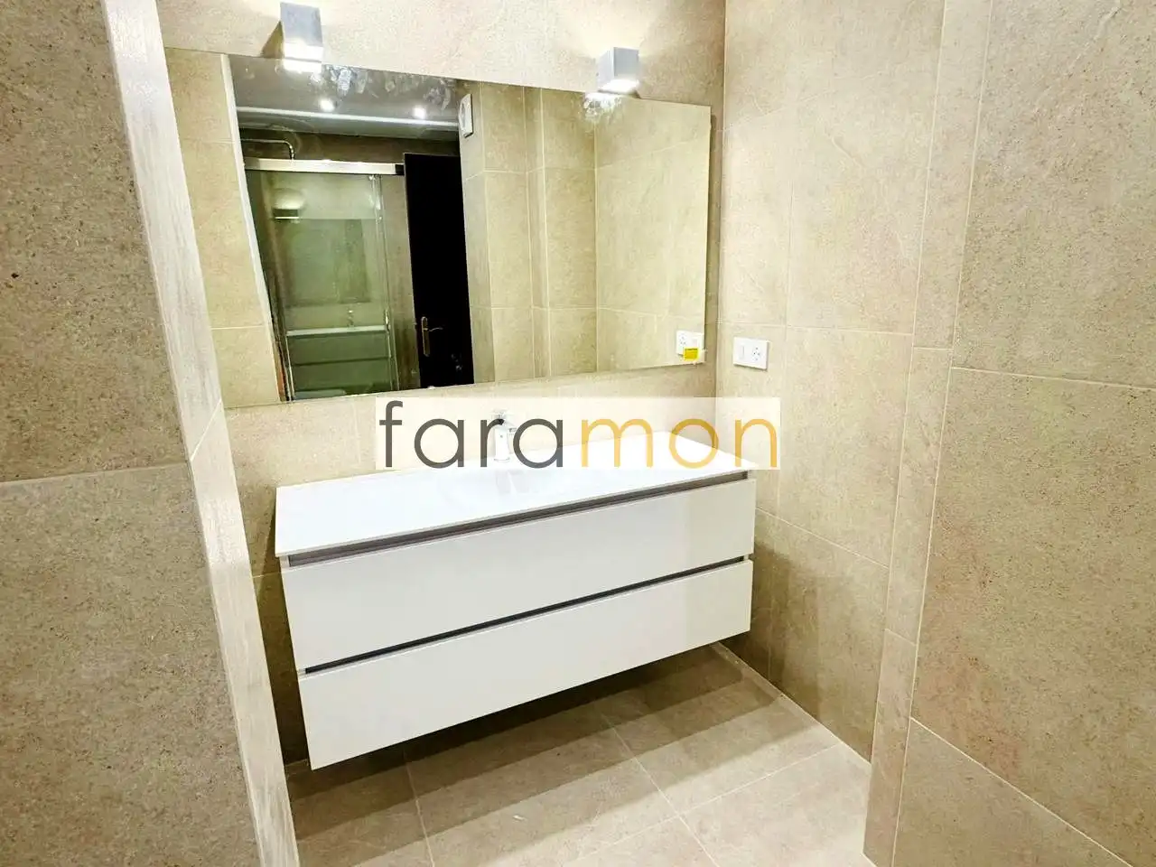 Bathroom of Flat for rent in Vigo   with Air Conditioner, Heating and Terrace
