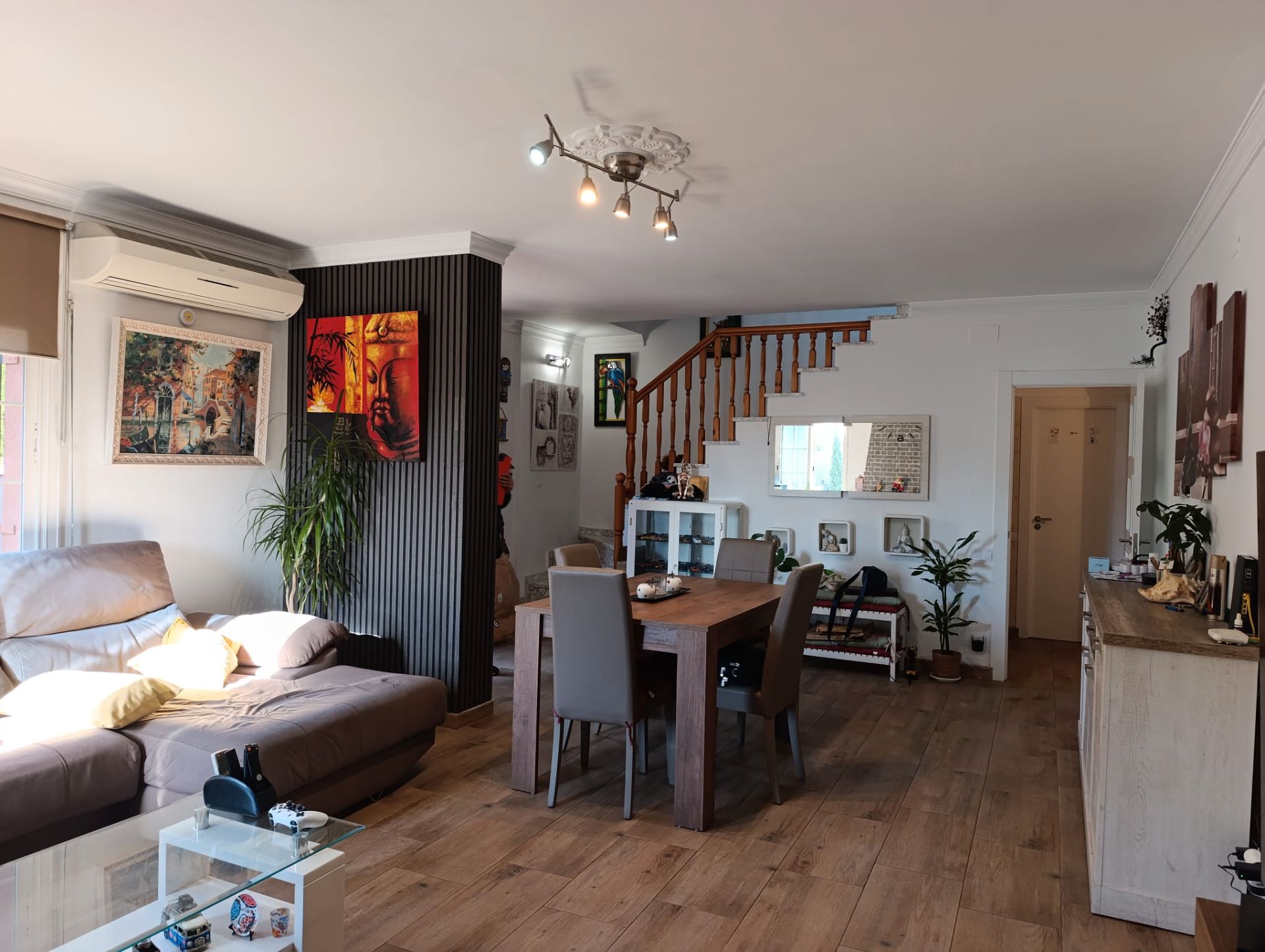 Sala d'estar de Casa o xalet en venda en Sant Fost de Campsentelles amb Aire condicionat, Calefacció i Jardí privat