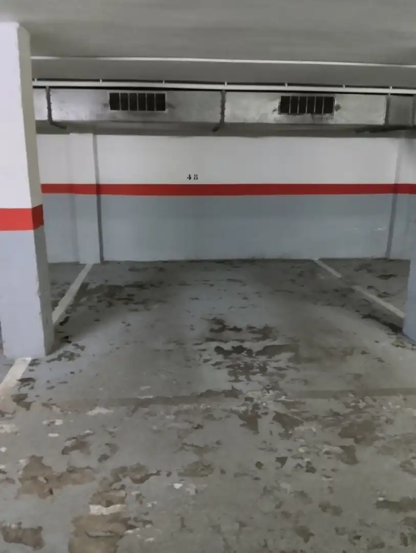 Garaje de alquiler en Carrer de la Sèquia, Centre - Passeig i Rodalies