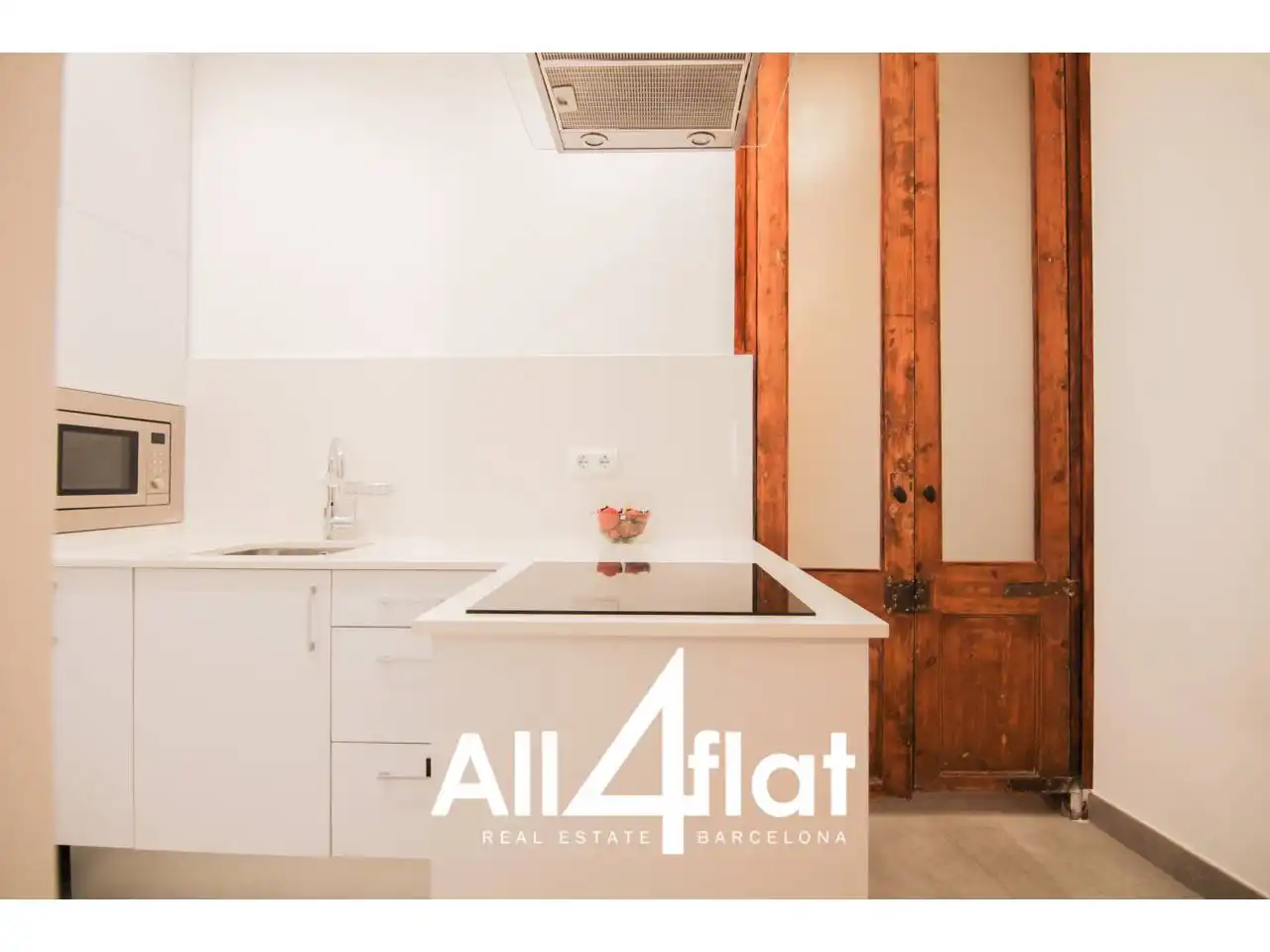 Flat with terrace for sale in Calle Nou de la Rambla, imagen 9