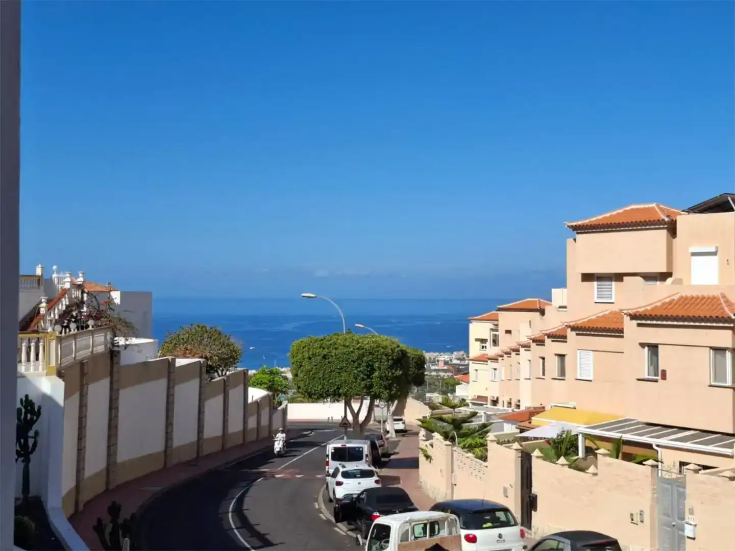 Vista exterior de Piso de alquiler en Adeje con Aire acondicionado, Piscina y Amueblado