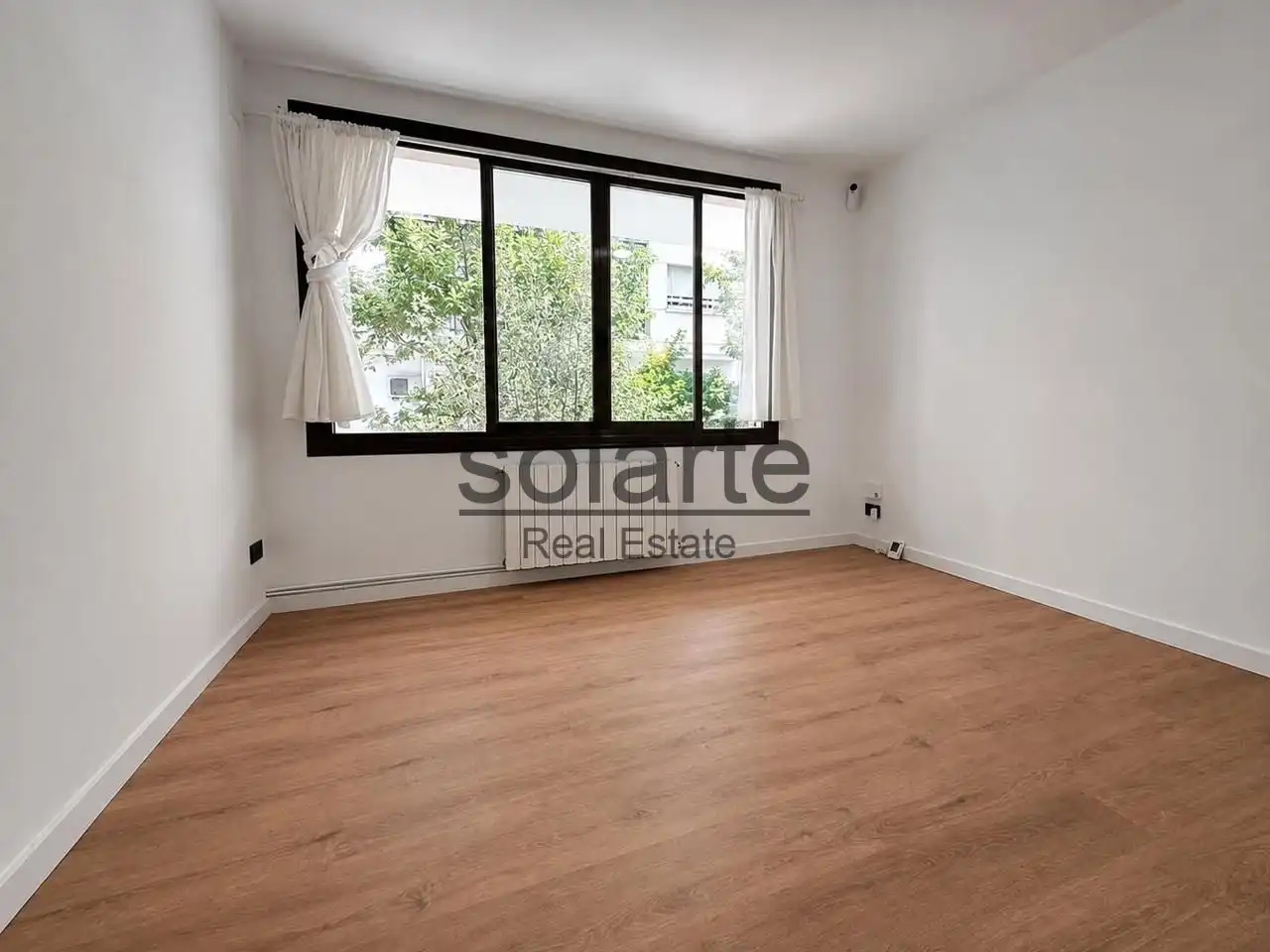 Bedroom of Flat for sale in L'Hospitalet de Llobregat  with Parquet flooring