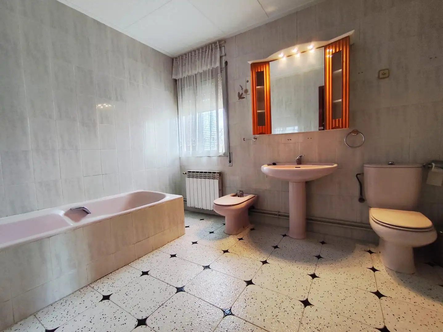 Baño de Casa o chalet en venta en Santa Perpètua de Mogoda con Aire acondicionado, Calefacción y Jardín privado