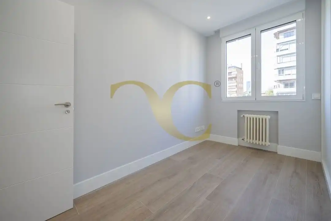 Schlafzimmer von Wohnung zur Miete in Madrid mit Klimaanlage, Heizung und Privatgarten