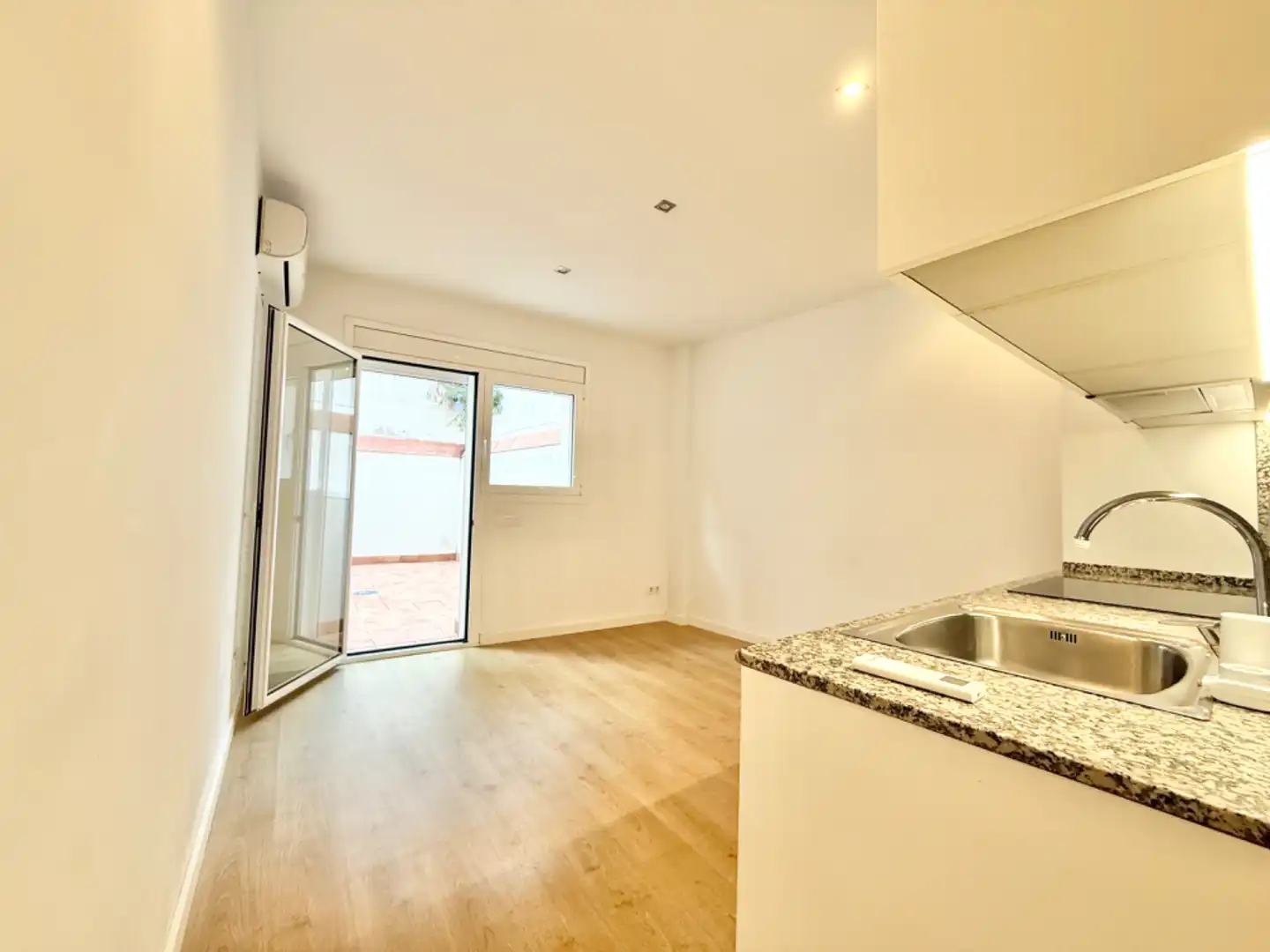 Vista exterior de Estudio en venta en Barcelona con Aire acondicionado, Calefacción y Parquet