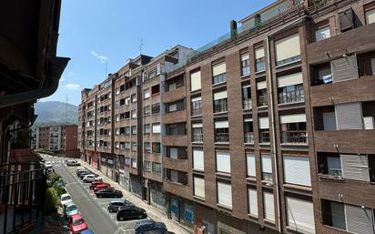 Außenansicht von Wohnung zum verkauf in Bilbao  mit Balkon