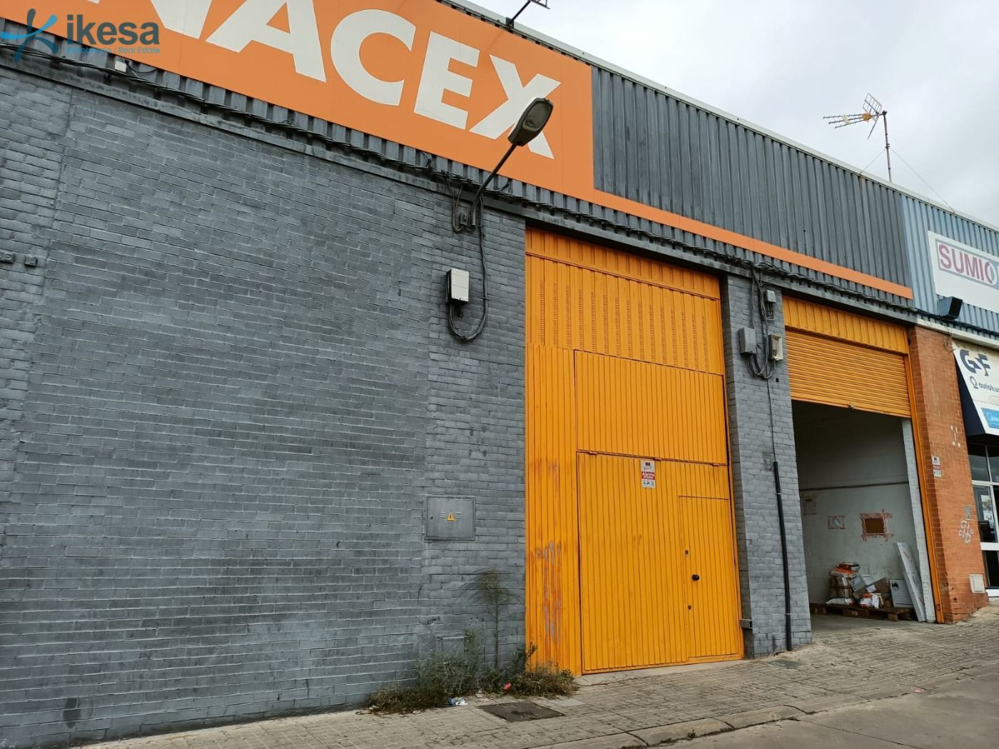Nau industrial en venda a Nuevo Parque - Los Rosales - Tráfico Pesado